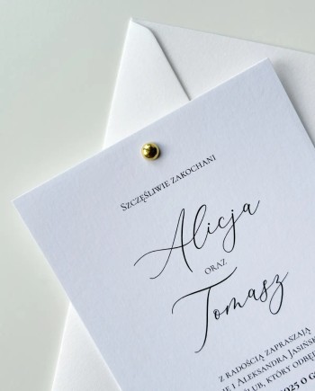 Nowoczesne zaproszenie ślubne i złoty nit