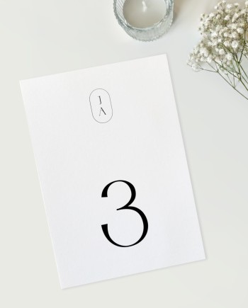 Minimalistyczne numery na stoły weselne Monogram